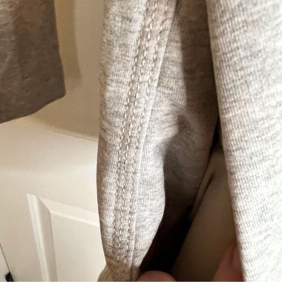 Lululemon Savasana‎ Gratitude Wrap, Size 6 Oversized. Great Condition. - Picture 6 of 10